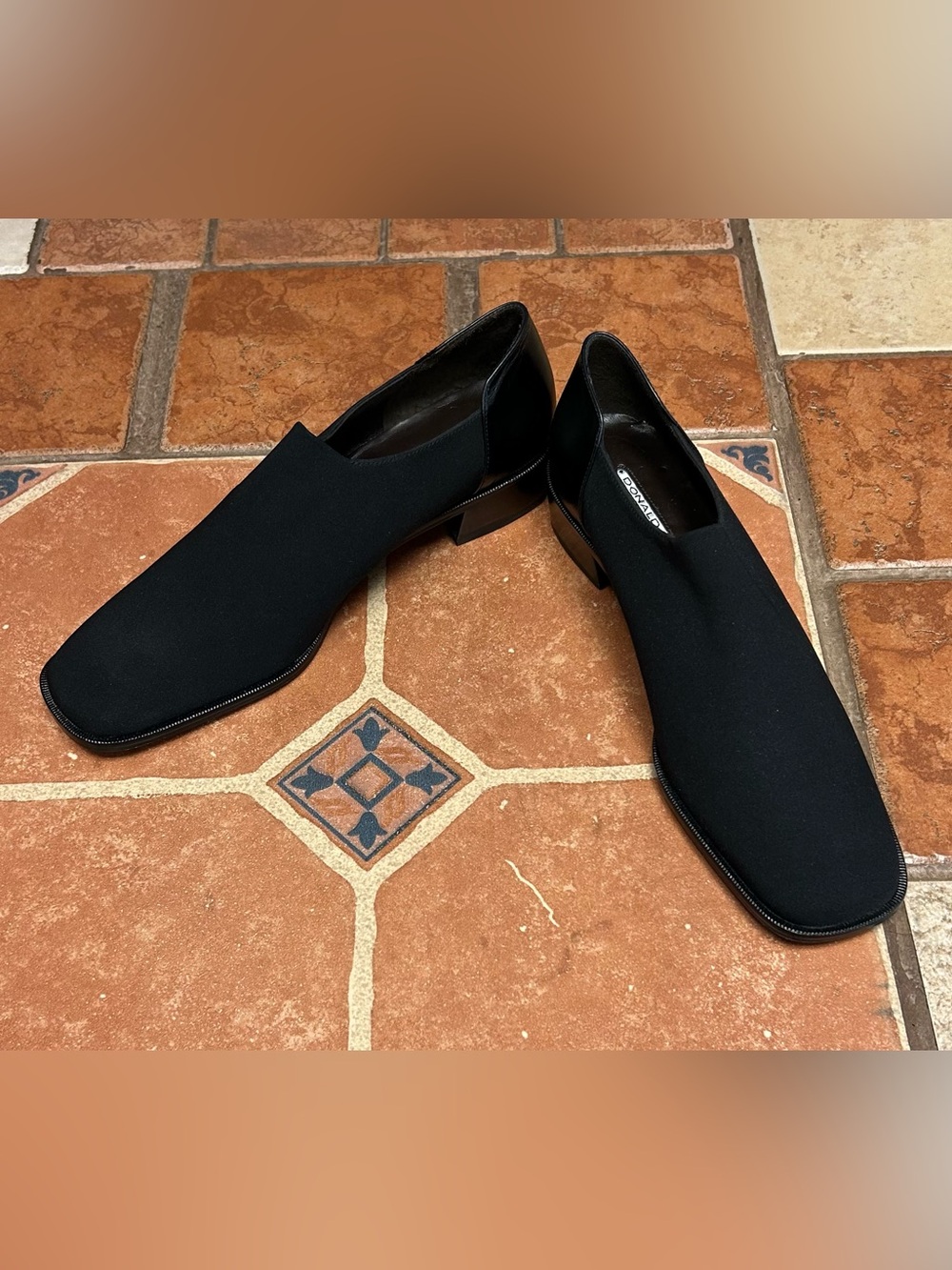 Vintage Donald J. Pliner Women's Black Slip-Ons